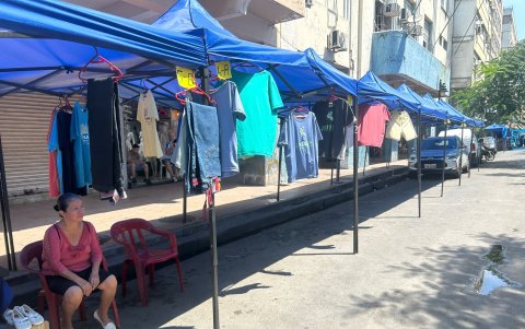 Algunas zonas de los corredores navideños lucían semivacíos.