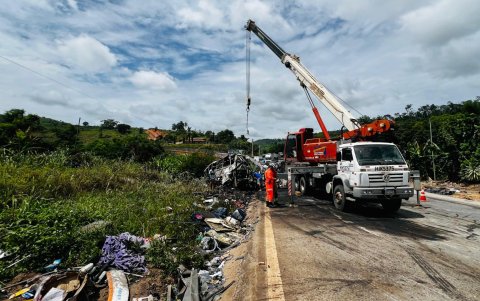 Las personas estaban atrapadas en las estructuras, o fueron carbonizados.