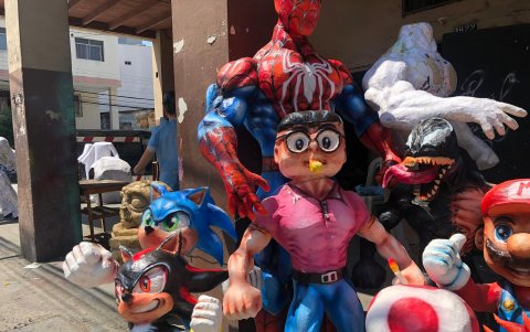 Entre la oferta de monigotes se encuentran parodias a políticos y personajes de películas