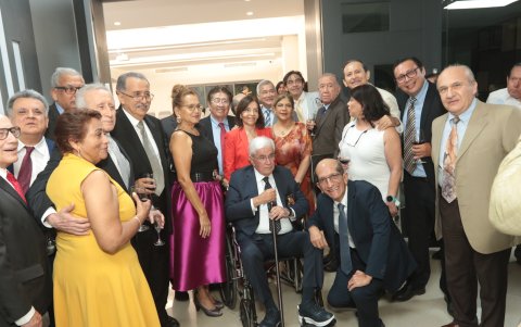 Durante el encuentro, su hija Ana María, también cardióloga, agradeció a su padre y aseguró que él ha dejado una huella imborrable en la medicina ecuatoriana.