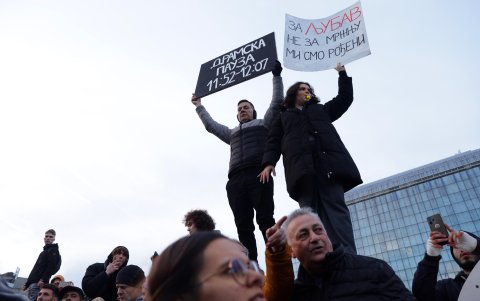 Protestantes levantaban pancartas