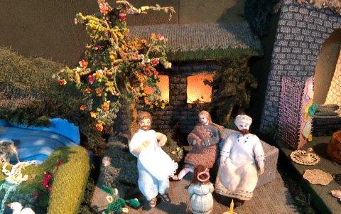 Creación. Uno de los pasajes bíblicos que se representa es el nacimiento del niño Jesús, en la gráfica se detalla José, el niño, María y los tres reyes magos.