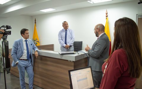Mario Godoy, presidente de la Judicatura, y Henry Gaibor, director de la Judicatura de Pichincha, recorrieron el 17 de diciembre la Unidad de la Niñez y la Familia.