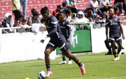 El amor de Mina por el fútbol desde pequeño era tan grande, que solía tener problemas con la mamá por irse a entrenar.