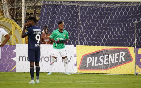 Mina el día que se vistió de arquero por la expulsión de Dida.