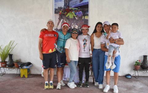 Martín realizó la actividad acompañado de sus hermanos, sus padres y demás familiares.