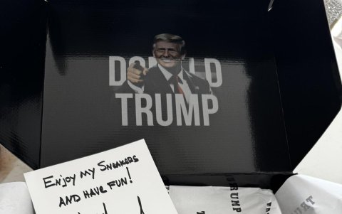 Fotografía cedida por Official Trump Store de artículos de la marca Trump.