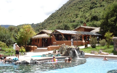 Las piscinas de aguas termales son otra opción para los visitantes.