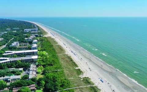 Vista aérea de la playa Coligny en la isla de Hilton Head, en la región de Lowcountry Carolina del Sur y Georgia.