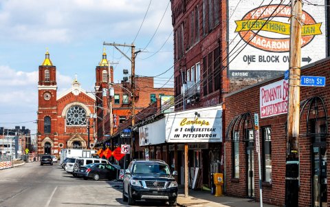 Calle famosa en la zona de Strip District, Pittsburgh. Foto Getty Images-Lonely Planet.