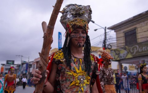 Las coreografías en donde participan los jóevenes estudiantes muestran la cultura de los pueblos Guancavilcas.