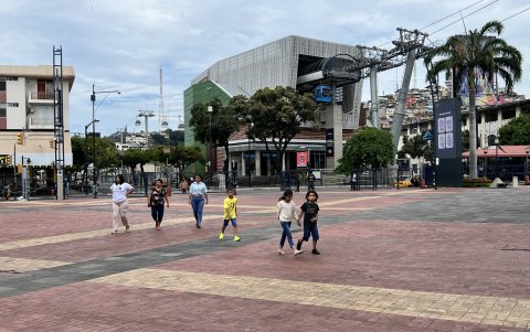 Algunos guayaquileños prefieren quedarse en casa, los cinco días de feriado, y descansar; temen a la delincuencia.