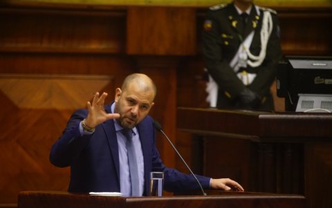 El vocal del Cpccs Juan Esteban Guarderas fue destituido por la Asamblea Nacional.