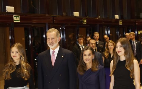 Letizia con Felipe y sus hijas