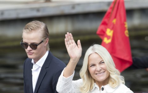Marius Borg Høiby con su madre.