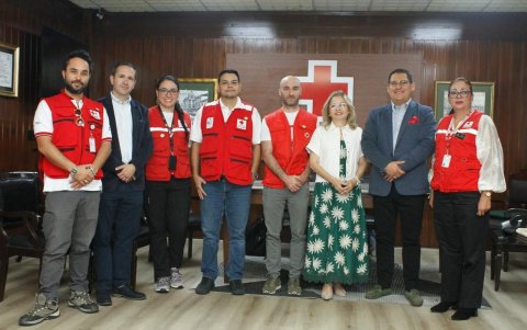 Cedric Reyes, Aníbal Gaviria, Verónica Andrade, Allan Acosta, José Touriño, Teresa Farah Luque, Juan Carlos Vizcarra y Lucía Martínez.