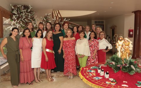 El grupo de voluntarias de AVE, Asociación de Voluntariado Educativo, se reunió como todos los años para celebrar la Navidad.