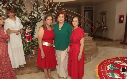 María Elena de Azar, Leticia de Guerrero y María de Lascano.