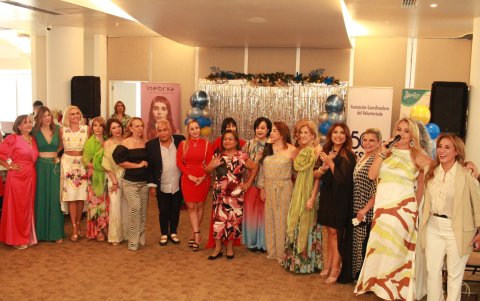 Días después, la institución organizó un desfile benéfico en el que intervinieron sus voluntarias.