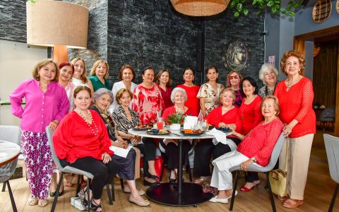 Todas se reunieron para la foto grupal.