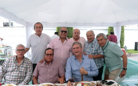 Hugo Gonzenbach, Gastón Menéndez, Ricardo Amador, Fernando Uribe, Fausto Villacís, Enrique Gómez, Luiggi Pazmiño y Fernando Guzmán.