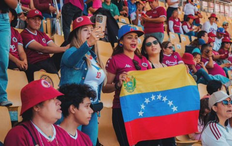 La comunidad venezolana en Quito respondió de forma masiva para apoyar al club en el estadio Atahualpa.