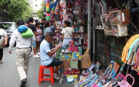En el centro de Guayaquil también se distribuye pirotecnia