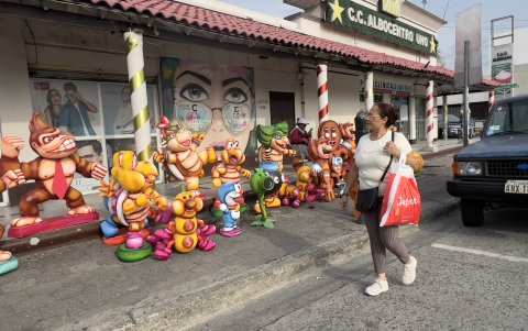 El Cabildo Porteño indicó que las quemas de estos muñecos solo podrán ser quemados en las calles o avenidas pavimentadas con hormigón, rellenadas y/o solares no edificados.