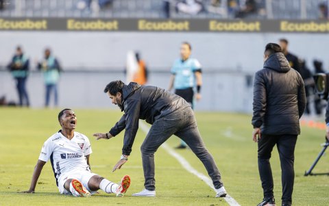 El DT Pablo Sánchez apostó por Bryan Ramírez como extremo derecho.