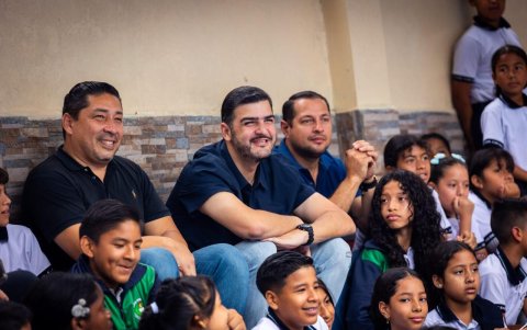 Carlos Morán (i), director de Deportes del Municipio de Guayaquil