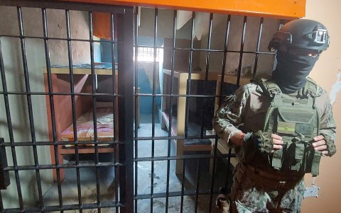 El presidente de la República, Daniel Noboa ordenó el ingreso de militares a las cárceles de Ecuador como parte de la estrategia de la guerra interna.