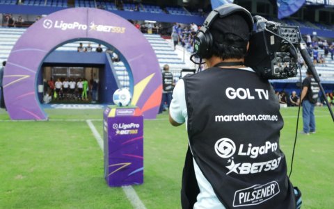 GolTv dejó de operar en el país, tras retrasos en los pagos a los clubes por los derechos de televisión. En su lugar entró Zapping.