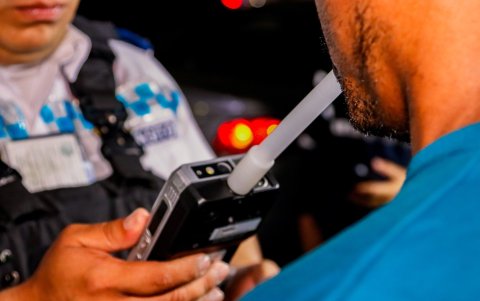 Conducir bajos los efectos del alcohol puede acarrear prisión de hasta 30 días.