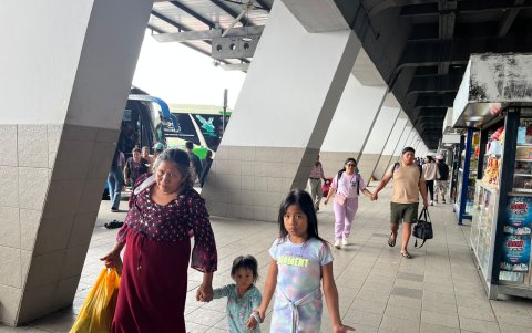 También hay bastantes turistas y guayaquileños que vienen a pasar las fiestas.