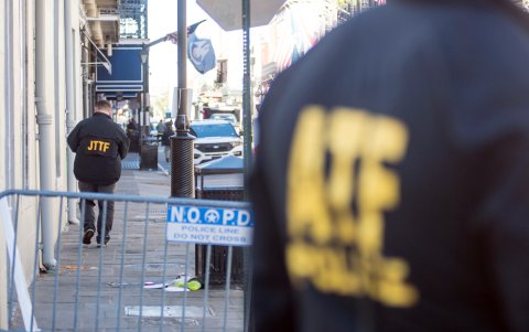 La policía responde en el Barrio Francés después de que un coche arrollara a una multitud en Nueva Orleans, Luisiana, EE.UU., el 01 de enero de 2025.