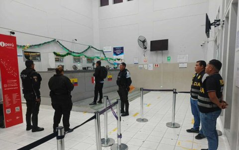 Uno de los tres peruanos aprehendidos fue expulsado, a través de la frontera en Huaquillas.