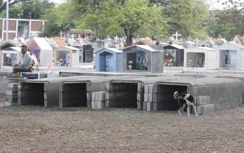 Los cuatro menores serán enterrados en el cementerio Ángel María Canals.