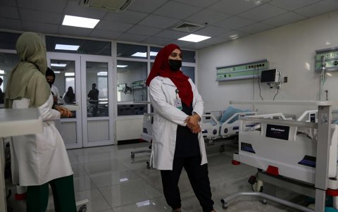 Alrededor de 35.000 mujeres cursaban estudios médicos en institutos de Afganistán.