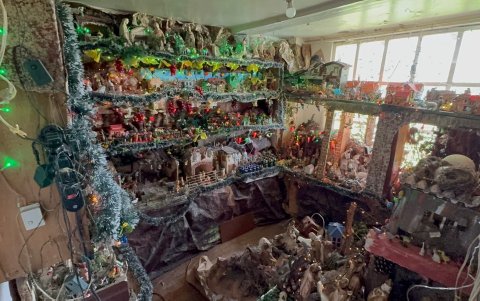 La colección incluye un nacimiento de barro con 60 piezas, uno de los más antiguos y preciados