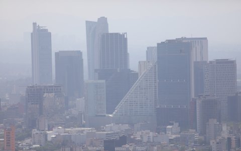 Fotografía de archivo de la contaminación en Ciudad de México (México). México es uno de los países con más emisiones de dióxido de carbono (CO2) en América Latina.