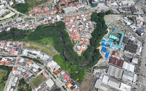 El ramal que colinda con Ecotec también lo hace con urbanizaciones del norte.