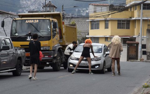Las viudas con los monigotes son infaltables en la realización año a año del campeonato.