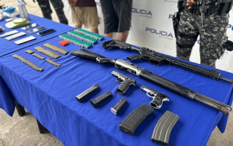 Armas de grueso calibre estaban en poder de los capturados.