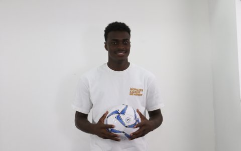 Álex Rangel es defensa y ha hecho dos goles en su carrera, uno a Barcelona y otro a Emelec