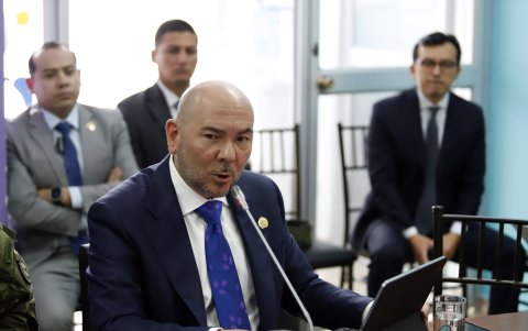 Ministro de Defensa, Gian  Carlo Loffredo, en una comparecencia a la Asamblea.