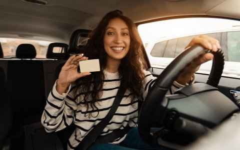 Referencial. Los conductores deben renovar la licencia de conducir cada cinco años.