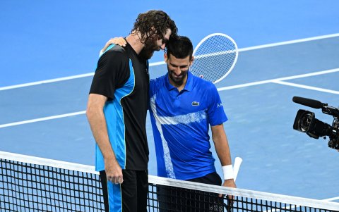 Opelka se deshizo de Djokovic en cuartos de final de Brisbane por contundente 6-3 y 6-4.