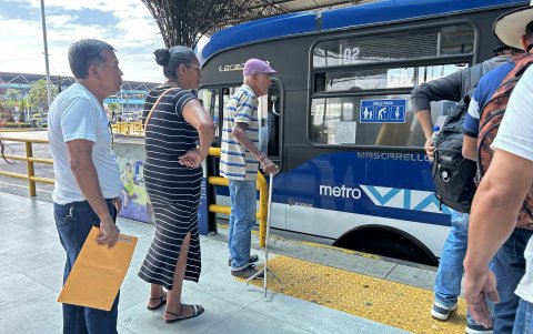 Los adultos mayores y personas con discapacidad reclaman la falta de rampas