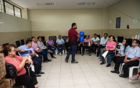 Ha beneficiado a 75.500 estudiantes  y transformado 169 instituciones educativas en Ecuador.