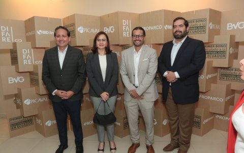 Roberto Urquizo, Vivian Almeida, Edmundo Torres y José Miguel Yturralde.